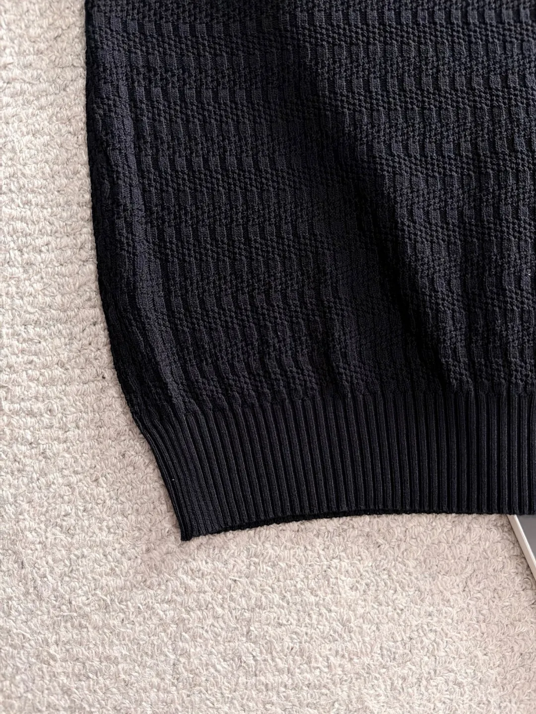 Next day delivery P165 High Quality Mouth Covered 2026 Summer New Arrival Men's Short Sleeve T-shirt Made of combed cotton yarn knitted cotton fabric, pure cotton high weight special yarn, it feels full of weight when weighed, and the upper body is more textured than ordinary T-shirts. This texture can cope with the weather easily and is suitable for both hot and cold! The pattern on the chest adopts three-dimensional embroidery technology, and is perfectly produced stitch by stitch with reference to the original version! Loose fit design, looks noble. Size: M to XXXL